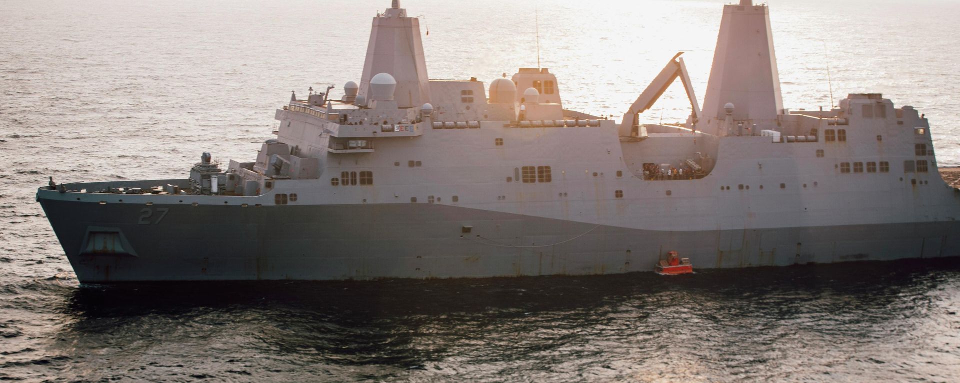 In this handout photo from the U.S. Marine Corps, the USS Portland lowers a floating target into the water that it will later fire on with a laser weapon system, in the Gulf of Aden, Tuesday, Dec. 14, 2021. The U.S. Navy announced Wednesday it tested a laser weapon and destroyed a floating target in the Mideast, a system that could be used to counter bomb-laden drone boats deployed by Yemen's Houthi rebels in the Red Sea. (Staff Sgt. Donald Holbert/U.S. Marine Corps via AP) In this handout photo from the U.S. Marine Corps, the USS Portland lowers a floating target into the water that it will later fire on with a laser weapon system, in the Gulf of Aden, Tuesday, Dec. 14, 2021. The U.S. Navy announced Wednesday it tested a laser weapon and destroyed a floating target in the Mideast, a system that could be used to counter bomb-laden drone boats deployed by Yemen's Houthi rebels in the Red Sea. (Staff Sgt. Donald Holbert/U.S. Marine Corps via AP) - Sputnik International, 1920, 16.01.2024