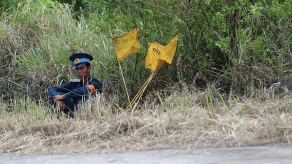 A Vietnamese Airforce soldier sits guarding the entrance to a dioxin-contaminated area at Danang airport, a former US airbase, where a ground-breaking ceremony of the joint US-Vietnam Dioxin Cleanning Project is held on August 9, 2012.  - Sputnik International