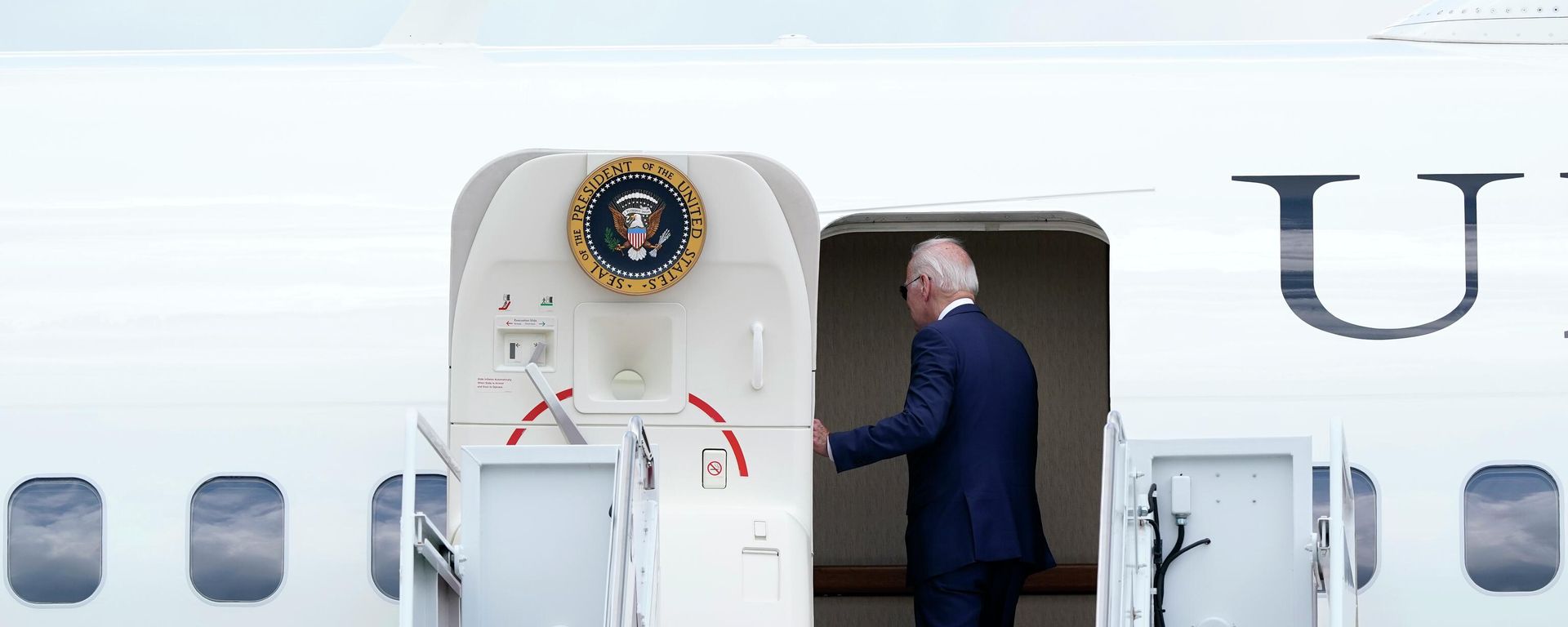 President Joe Biden boards Air Force One at Andrews Air Force Base, Md., Wednesday, Aug. 10, 2022.  - Sputnik International, 1920, 23.08.2022