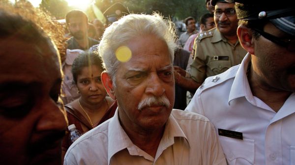 In this Nov. 25, 2011 file photo, poet Varavara Rao,  center, followed by Deepa, niece of Maoist leader Kishenji who was killed Thursday, walk to lodge a complaint against his killing, in Kolkata, India. Indian police have arrested Rao and four other rights activists for suspected links to Maoists in raids on their homes and offices at several places in the country Tuesday, Aug. 28, 2018. - Sputnik International