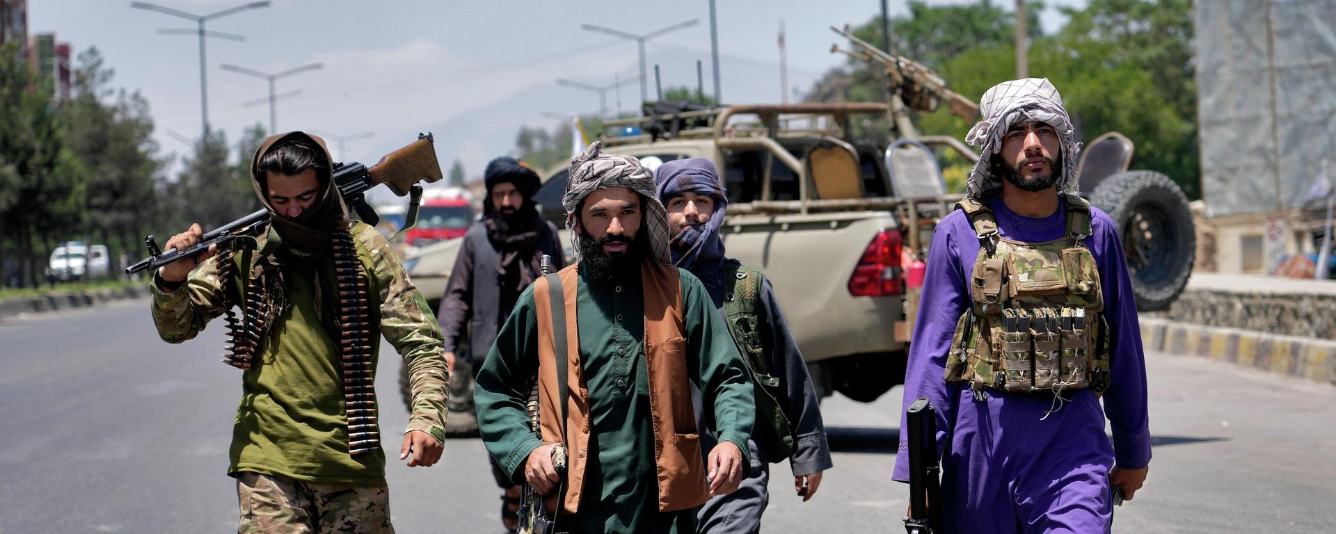 Taliban fighters guard at the site of an explosion in Kabul, Afghanistan, Saturday, June 18, 2022. Taliban fighters guard at the site of an explosion in Kabul, Afghanistan, Saturday, June 18, 2022. - Sputnik International, 1920, 29.12.2022
