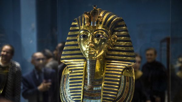 A picture taken on November 28, 2017 shows Golden Mask of King Tutankhamun, on display at the Egyptian Museum in the capital Cairo.  - Sputnik International