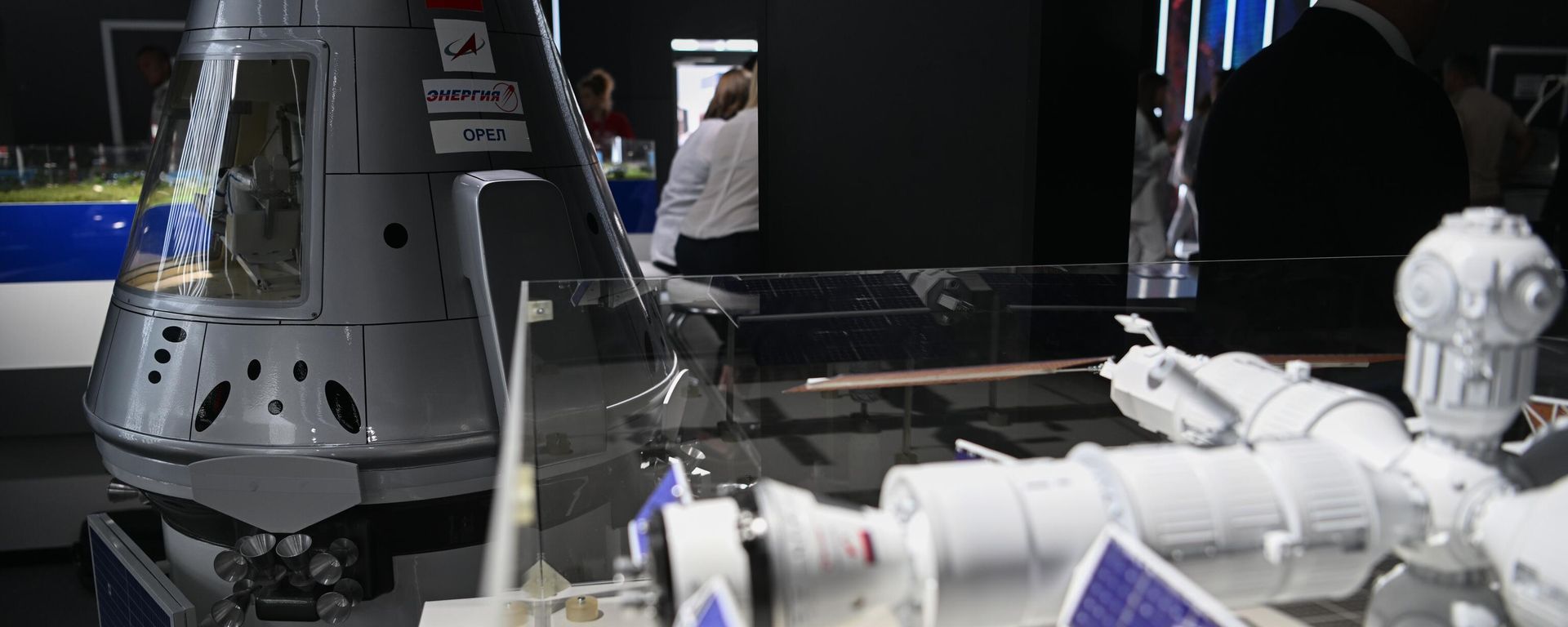 Models in the Roscosmos pavilion at the exhibition held as part of the International Military-Technical Forum ARMY-2022 at the Patriot Congress and Exhibition Center. Models in the Roscosmos pavilion at the exhibition held as part of the International Military-Technical Forum ARMY-2022 at the Patriot Congress and Exhibition Center. - Sputnik International, 1920, 05.10.2022