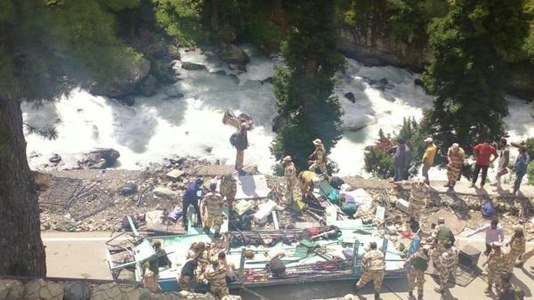 A J&K police bus carrying ITBP troops skidded off the road & fell into the gorge near Chandanwari Anantnag on August 16, 2022. - Sputnik International