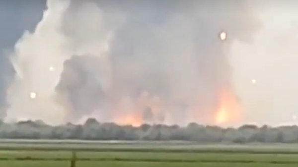 Explosion at ammunition depot in Dzhankoi area of northern Crimea. Screengrab from footage captured by eyewitness. - Sputnik International
