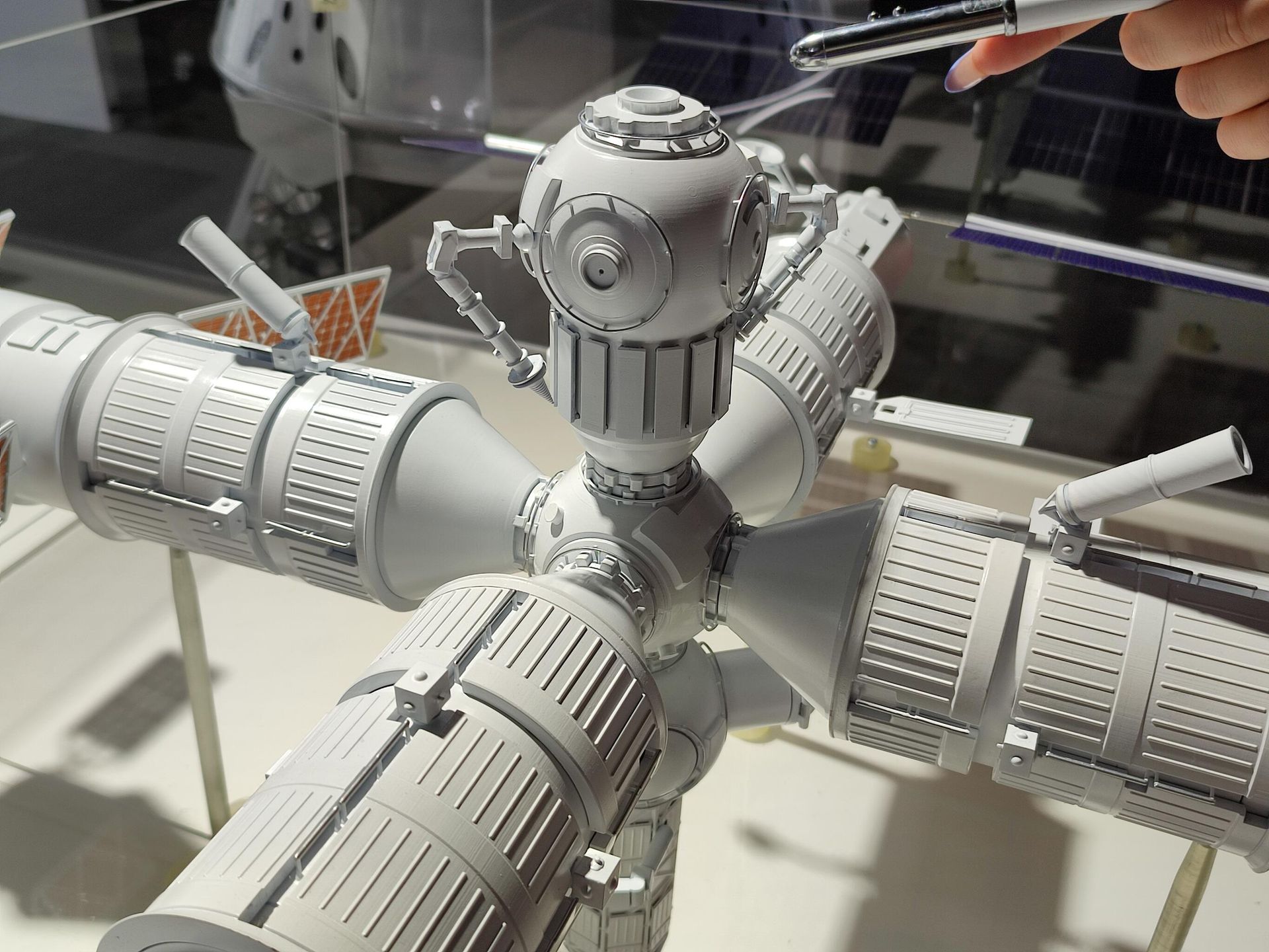 A model of a new Russian space station on display at the ARMY-2022 expo A model of a new Russian space station on display at the ARMY-2022 expo - Sputnik International, 1920, 16.08.2022