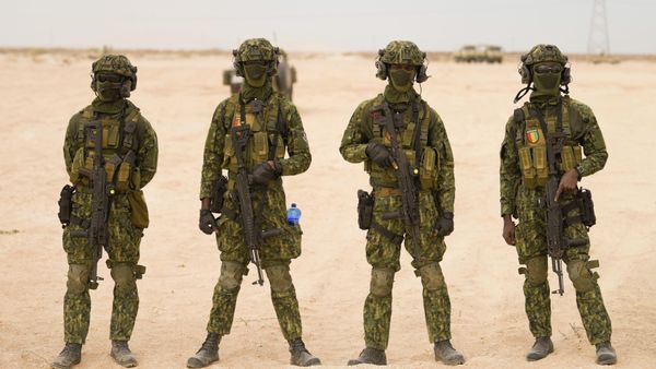 Guinean Special Forces soldiers conduct weapons range training for both close quarters rifle and sniper skills during FLINTLOCK 20 in Nouakchott, Mauritania - Sputnik International
