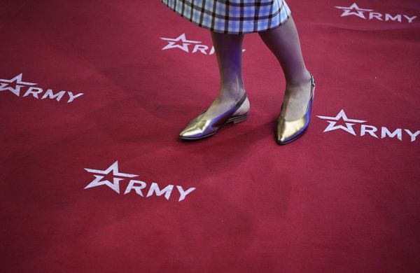 A girl stands on a carpet with the logo of the Army-2022 International Military-Technical Forum. - Sputnik International