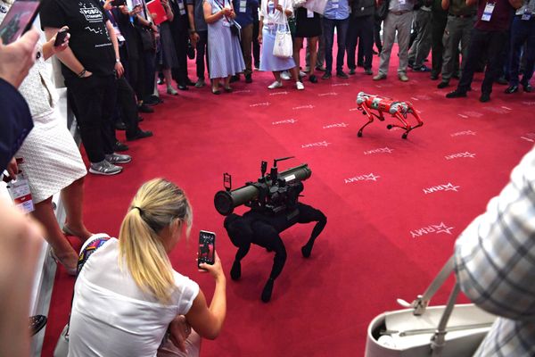 The M-81 ("Robopes") robotic complex, armed with a grenade launcher and a "Robotostation" robot tank at an exhibition during the Army-2022 International Military-Technical Forum at the Patriot Congress and Exhibition Center. - Sputnik International