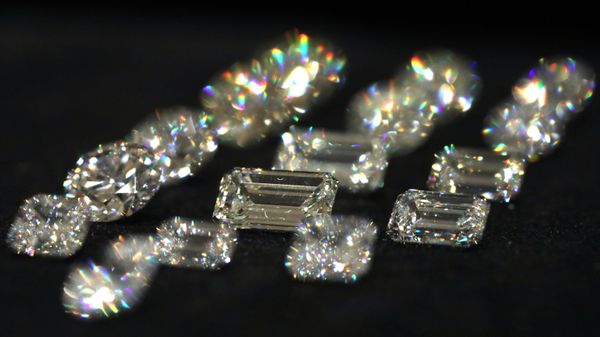Several diamonds of Alrosa company on the show - Sputnik International