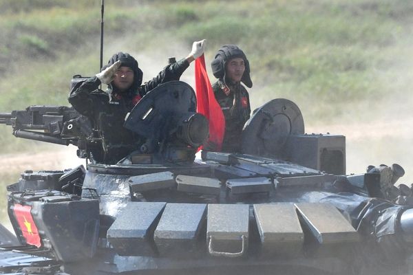 Military personnel of the crew of the Vietnam team during the Tank Biathlon-2022 competition at the Alabino military training ground in the Moscow region. - Sputnik International