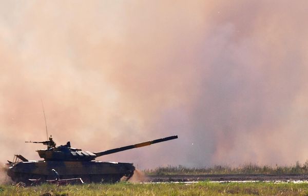 The Azerbaijani military team's T-72B3 tank during the Tank Biathlon-2022 competition at the Alabino military training ground in the Moscow region. - Sputnik International