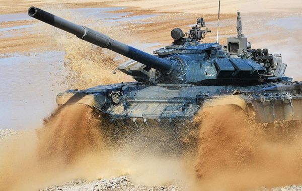 The Vietnam military team's T-72B3 tank during the Tank Biathlon-2022 competition at the Alabino military training ground in the Moscow region. - Sputnik International