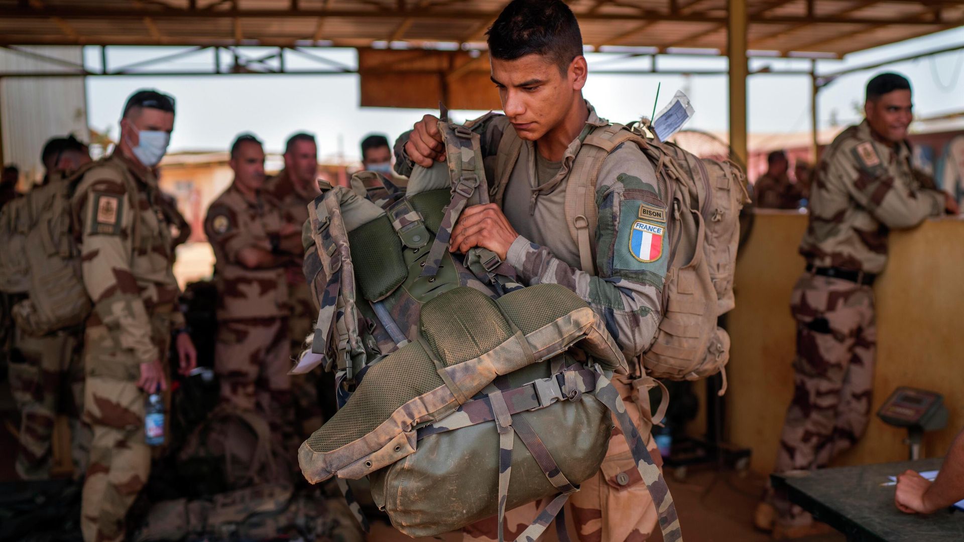 French Barkhane force soldiers who wrapped up a four-month tour of duty in the Sahel leave their base in Gao, Mali, June 9, 2021. French Barkhane force soldiers who wrapped up a four-month tour of duty in the Sahel leave their base in Gao, Mali, June 9, 2021. - Sputnik International, 1920, 18.08.2022