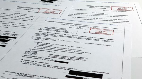 Documents related to the search warrant for former President Donald Trump's Mar-a-Lago estate in Palm Beach, Fla., are photographed Thursday, Aug. 18, 2022.  - Sputnik International
