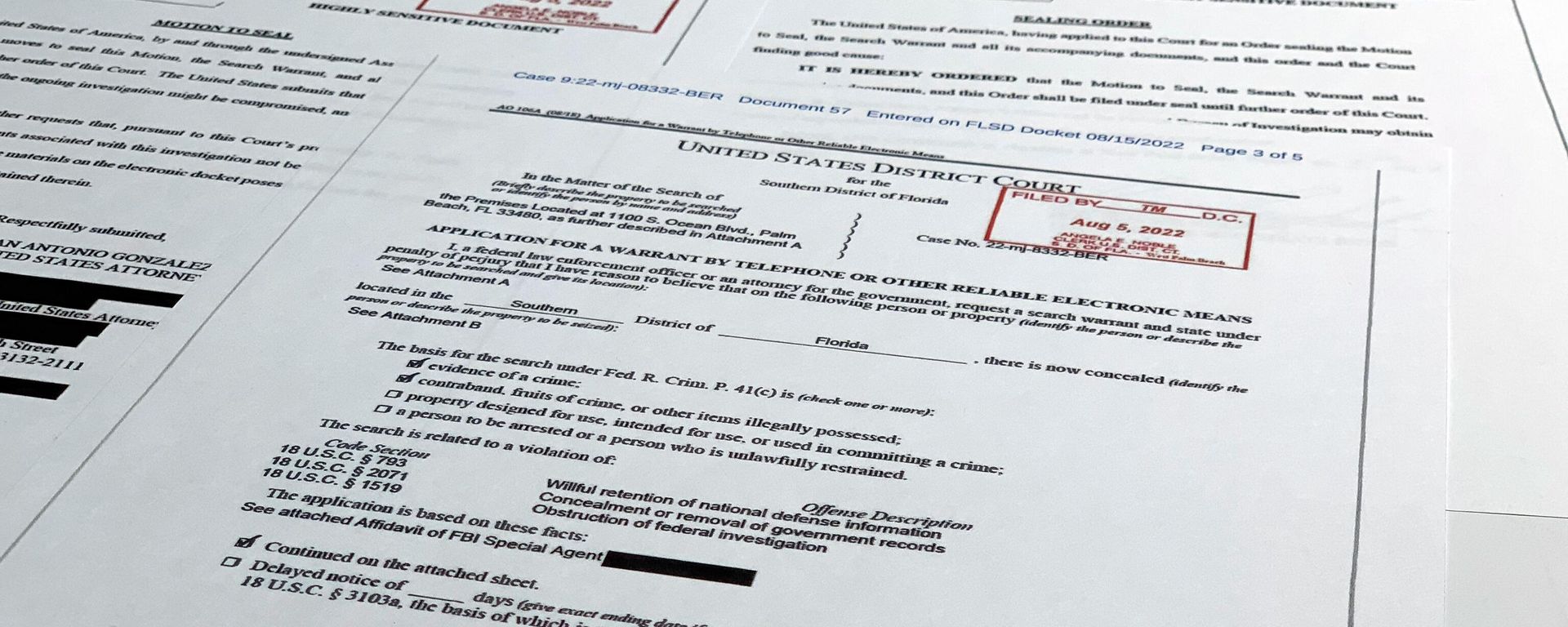 Documents related to the search warrant for former President Donald Trump's Mar-a-Lago estate in Palm Beach, Fla., are photographed Thursday, Aug. 18, 2022.  - Sputnik International, 1920, 18.08.2022