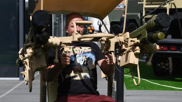 Посетитель на выставке в рамках Международного военно-технического форума Армия-2022 на территории Конгрессно-выставочного центра Патриот - Sputnik International