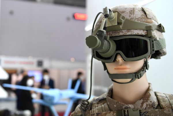A dummy in a tactical helmet at the international military-technical forum Army-2022 at the Patriot Convention and Exhibition Center. - Sputnik International