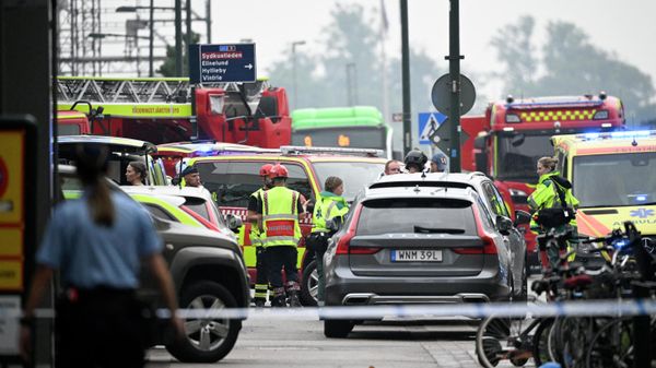 Police secures the area after two persons have been injured in a shooting at Emporia Shopping Center in Malmo, Sweden, on August 19, 2022. - Sputnik International