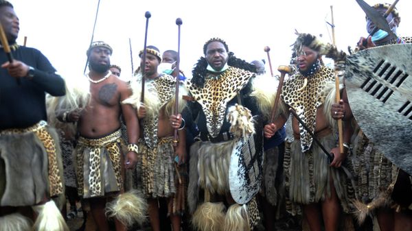 FILE — King Misuzulu ka Zwelithini, centre, stands flanked by fellow warriors in traditional dress at the KwaKhangelamankengane Royal Palace, during a ceremony, in Nongoma, South Africa, Friday May 7, 2021. South Africa's ethnic Zulu nation will on Saturday Aug. 20, 2022 host a coronation event for King Misuzulu ka Zwelithini amid internal divisions that have threatened to tear the royal family apart. - Sputnik International