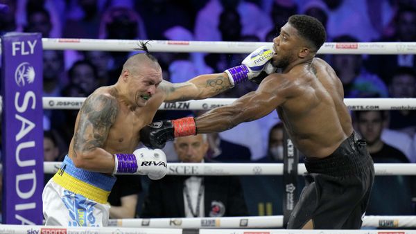 Britain's Anthony Joshua, right, takes a blow from Ukraine's Oleksandr Usyk during their world heavyweight title fight at King Abdullah Sports City in Jeddah, Saudi Arabia, Sunday, Aug. 21, 2022. - Sputnik International