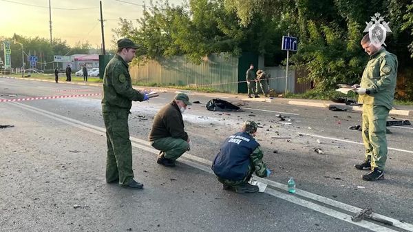 Investigators working on the scene of the car accident that left journo and political analyst Daria Dugina dead. August 21, 2022, Moscow region. - Sputnik International