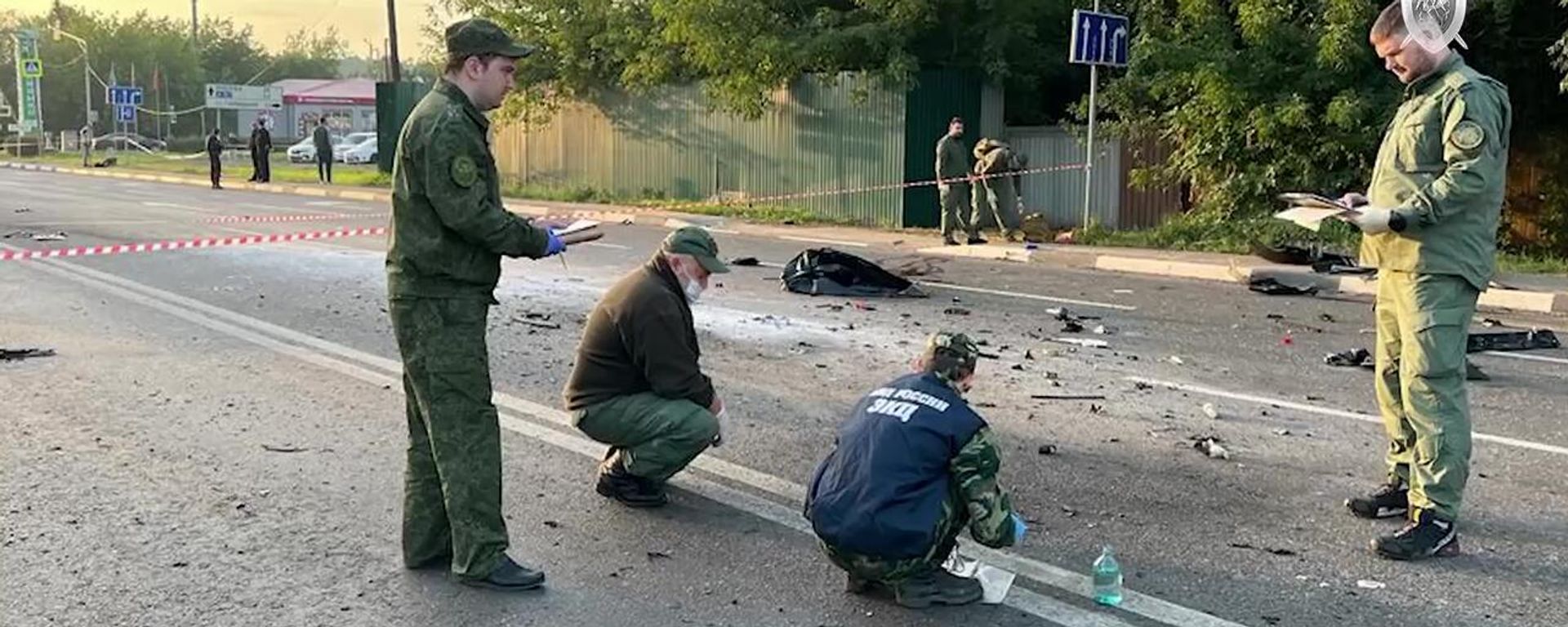 Investigators working on the scene of the car accident that left journo and political analyst Daria Dugina dead. August 21, 2022, Moscow region. Investigators working on the scene of the car accident that left journo and political analyst Daria Dugina dead. August 21, 2022, Moscow region. - Sputnik International, 1920, 21.08.2022