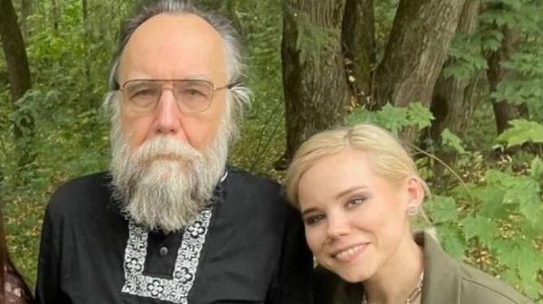 Russian philosopher Alexander Dugin and his late daughter Daria. Photo from social media. - Sputnik International