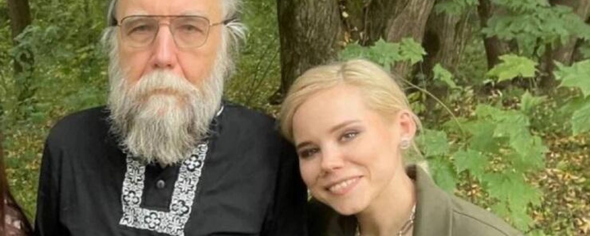 Russian philosopher Alexander Dugin and his late daughter Daria. Photo from social media. Russian philosopher Alexander Dugin and his late daughter Daria. Photo from social media. - Sputnik International, 1920, 21.08.2022