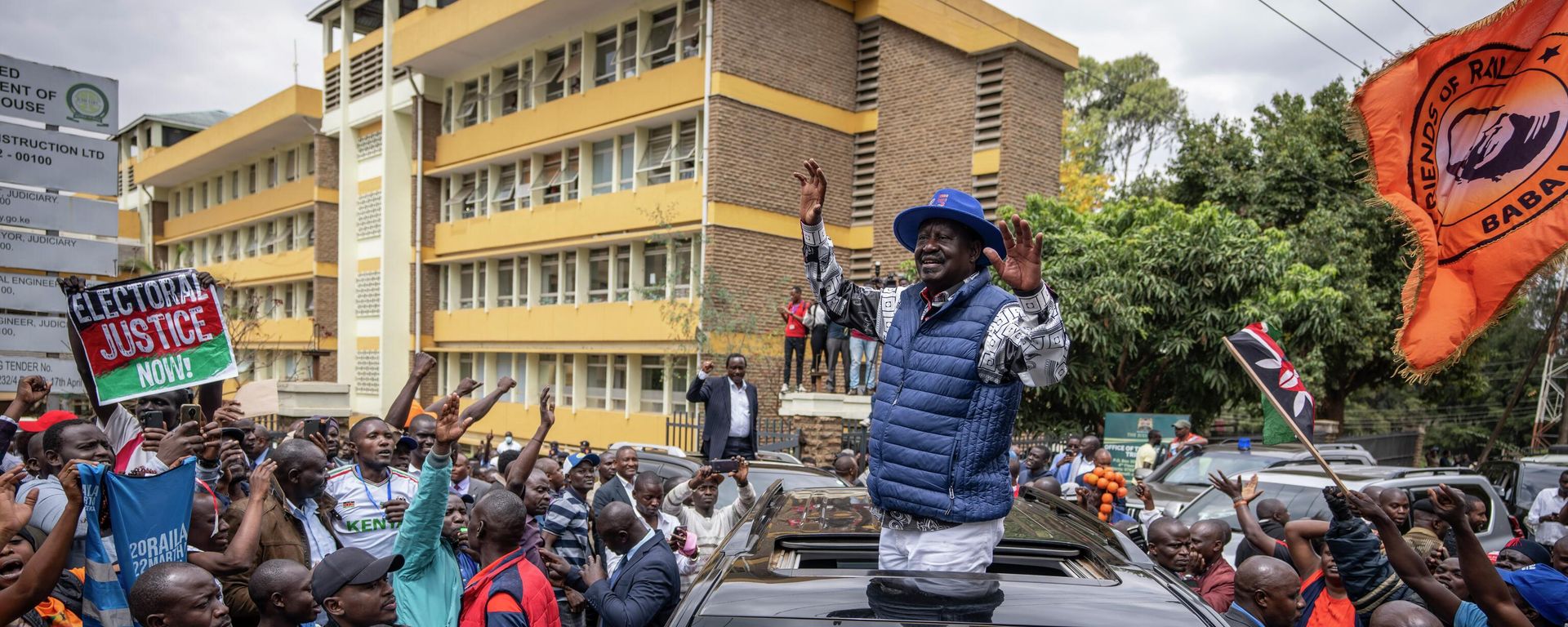 Presidential candidate Raila Odinga waves to supporters as he leaves the Supreme Court in Nairobi, Kenya Monday, Aug. 22, 2022. Presidential candidate Raila Odinga waves to supporters as he leaves the Supreme Court in Nairobi, Kenya Monday, Aug. 22, 2022. - Sputnik International, 1920, 22.08.2022