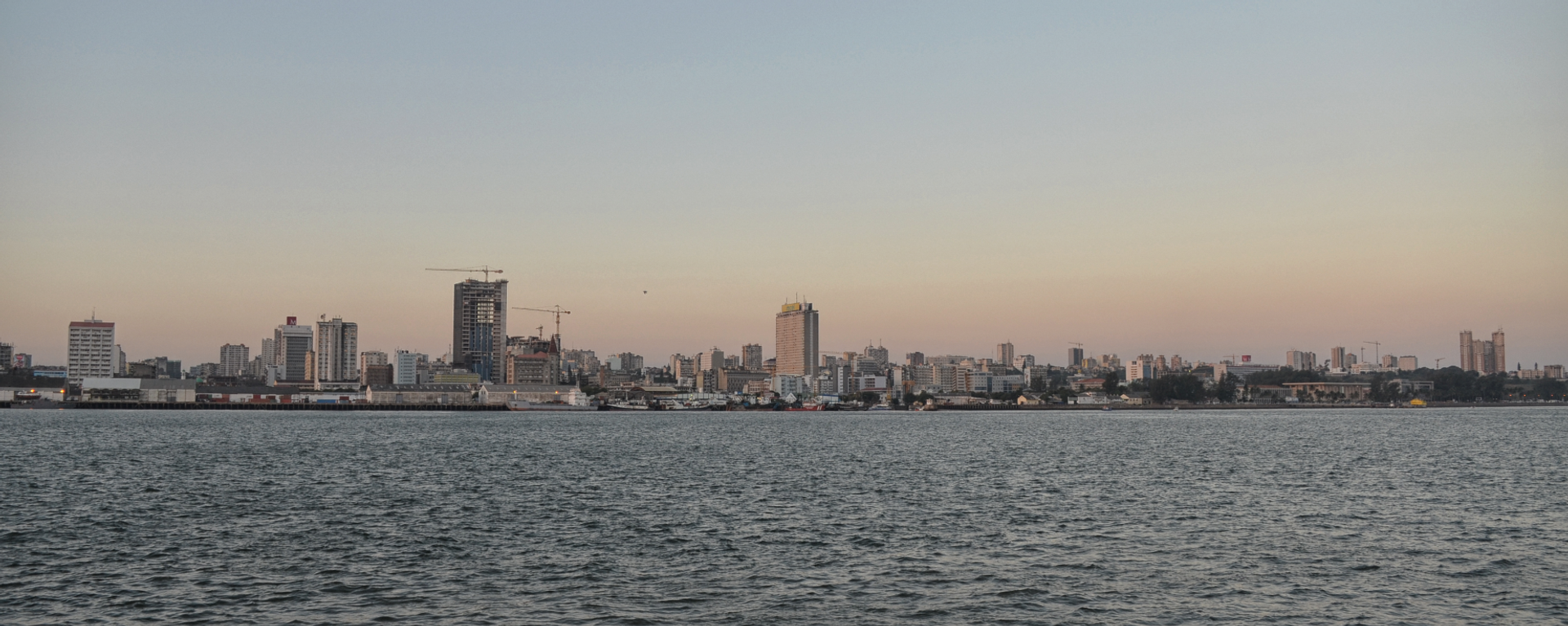 A view of the city of Maputo from the ferry to Katembe, 2014 - Sputnik International, 1920, 23.08.2022
