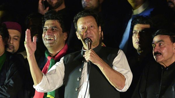 Pakistan's former Prime Minister Imran Khan, center, addresses during an anti-government rally in Islamabad, Pakistan, Saturday, Aug. 20, 2022. Pakistan's former Prime Minister Imran Khan, center, addresses during an anti-government rally in Islamabad, Pakistan, Saturday, Aug. 20, 2022. - Sputnik International