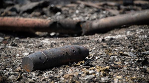 An unexploded shell is seen on the territory of the sunflower oil extraction plant damaged by shelling in the town of Pologi, Zaporozhye region. - Sputnik International