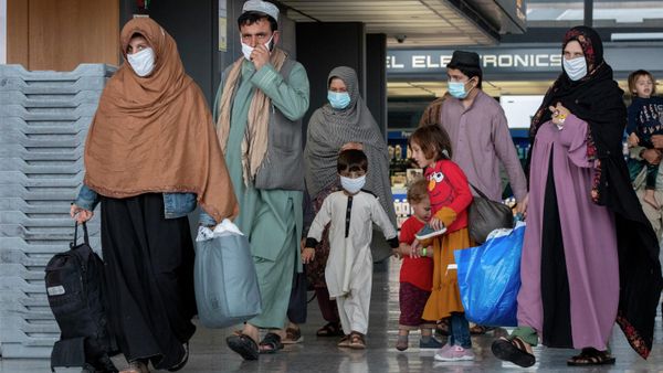 Families evacuated from Kabul, Afghanistan walk through the terminal to board a bus after they arrived at Washington Dulles International Airport, in Chantilly, Va., Sept. 1, 2021. - Sputnik International