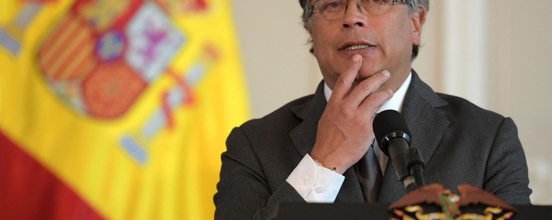 Colombia's President Gustavo Petro attends a press conference next to Spain's Prime Minister Pedro Sanchez (out of frame) at Casa Nariсo Presidential Palace in Bogota, on August 24, 2022. (Photo by Raul ARBOLEDA / AFP) Colombia's President Gustavo Petro attends a press conference next to Spain's Prime Minister Pedro Sanchez (out of frame) at Casa Nariсo Presidential Palace in Bogota, on August 24, 2022. (Photo by Raul ARBOLEDA / AFP) - Sputnik International, 1920, 20.09.2022