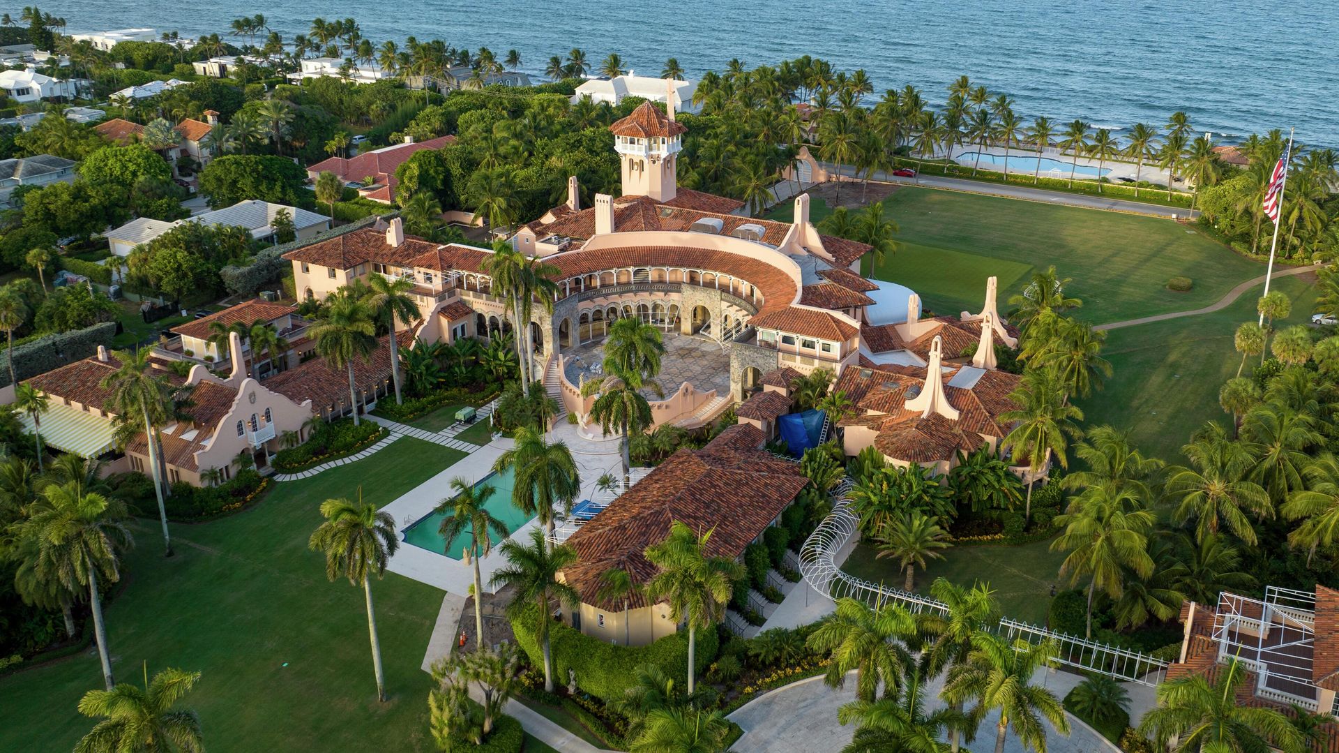 FILE - This is an aerial view of President Donald Trump's Mar-a-Lago estate, Aug. 10, 2022, in Palm Beach, Fla. FILE - This is an aerial view of President Donald Trump's Mar-a-Lago estate, Aug. 10, 2022, in Palm Beach, Fla. - Sputnik International, 1920, 12.12.2022