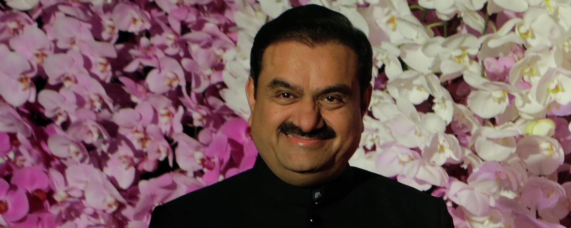 Chairman of Adani Group Gautam Adani poses during Akash Ambani's wedding reception in Mumbai, India, Sunday, March. 10, 2019 - Sputnik International, 1920, 26.08.2022