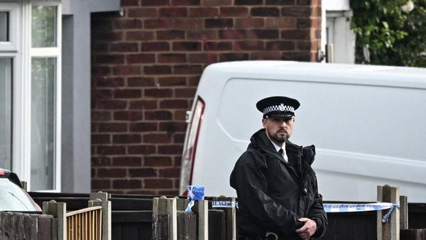 A police officer stands guard in front of a house in the Knotty Ash area in Liverpool where a nine-year-old girl was fatally shot A police officer stands guard in front of a house in the Knotty Ash area in Liverpool where a nine-year-old girl was fatally shot - Sputnik International