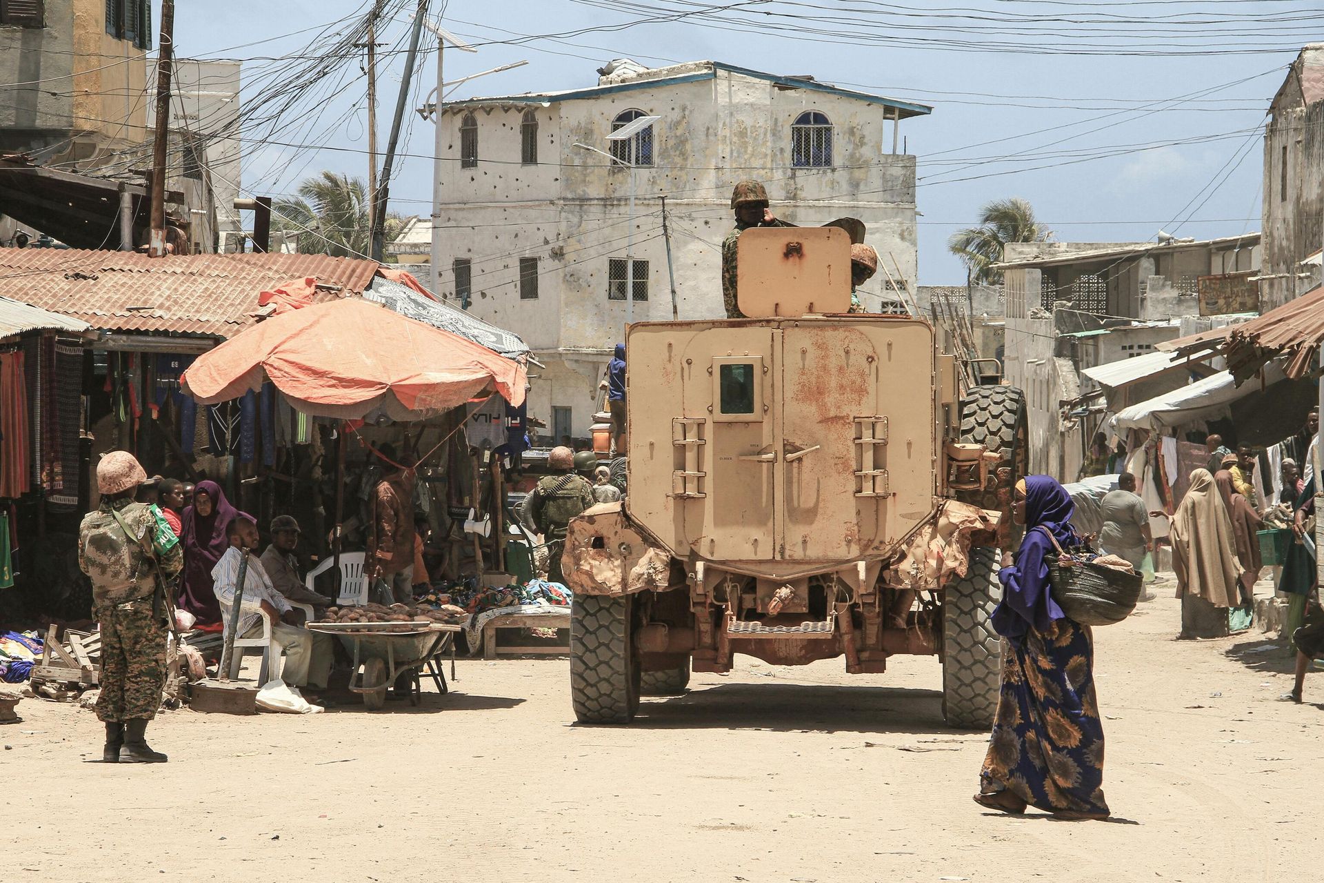 Ugandan soldiers of African Union's peacekeeping mission in Somalia (AMISOM) patrol in Merka, Southern Coastal Somalia, on September 19, 2019 Ugandan soldiers of African Union's peacekeeping mission in Somalia (AMISOM) patrol in Merka, Southern Coastal Somalia, on September 19, 2019 - Sputnik International, 1920, 26.08.2022