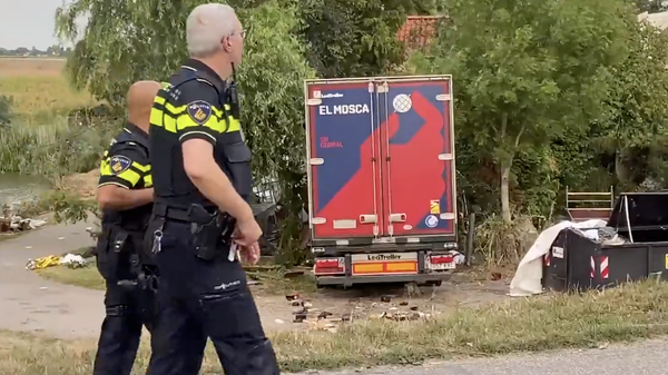 Truck Crashes into Barbecue in Netherlands - Sputnik International