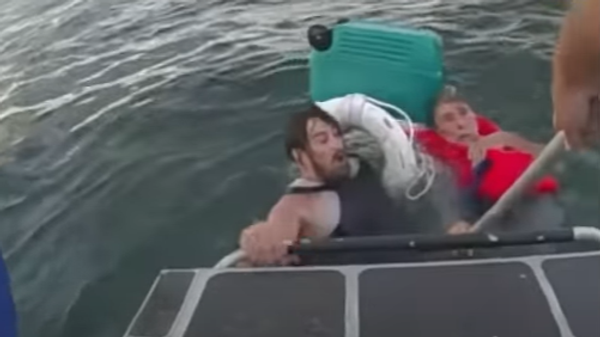 Father and son rescued from Boston Harbor after boat capsized - Sputnik International
