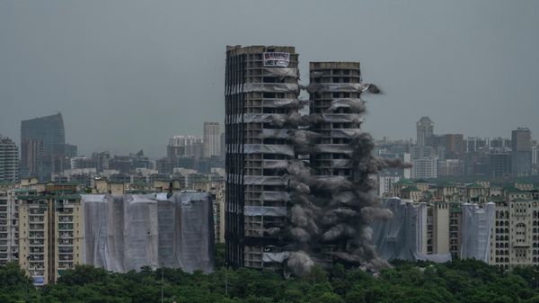 Explosives are detonated to demolish twin high-rise apartment towers in Noida, outskirts of New Delhi, India, Sunday, Aug. 28, 2022. The demolition was done after the country's top court declared them illegal for violating building norms.  - Sputnik International