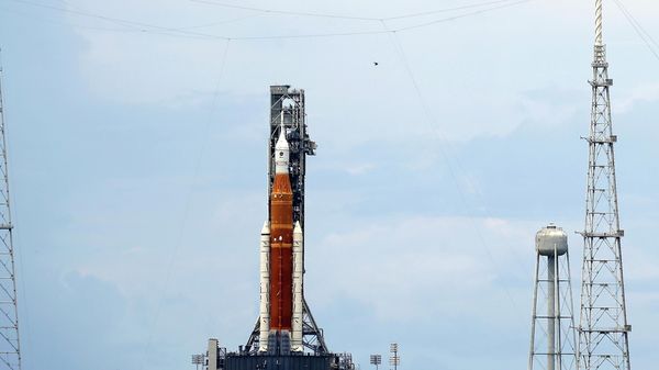 The NASA moon rocket stands ready less than 24 hours before it is scheduled to launch on Pad 39B for the Artemis 1 mission to orbit the moon at the Kennedy Space Center, Sunday, Aug. 28, 2022, in Cape Canaveral, Fla. - Sputnik International