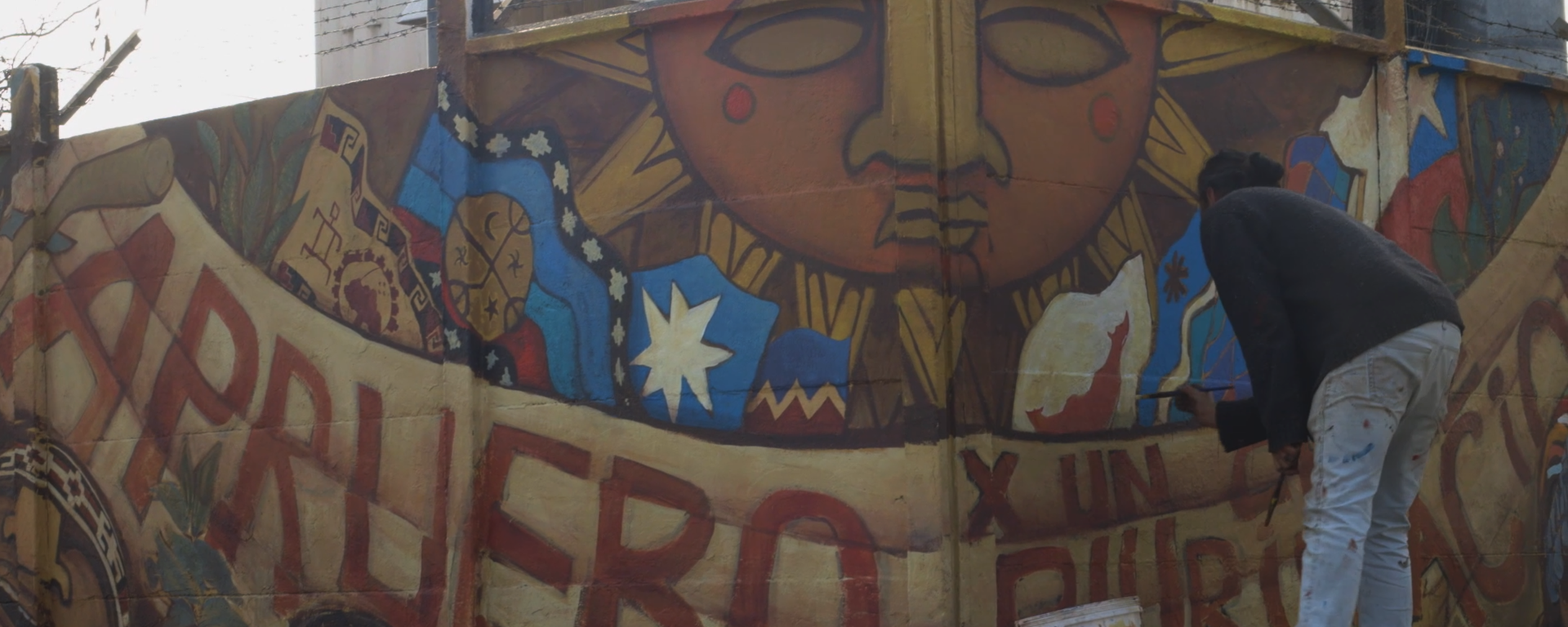 Chilean-American artist Ekeko puts a finishing touch on his latest piece: Mural for a Plurinational Chile. - Sputnik International, 1920, 29.08.2022