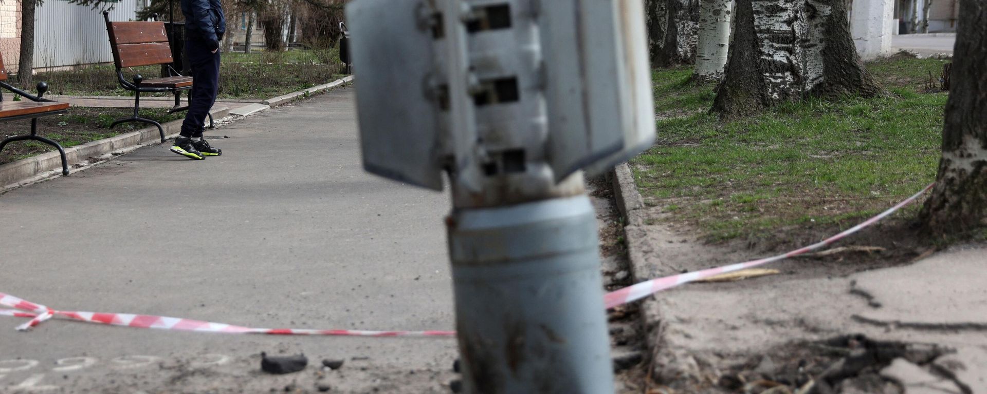 A man walks past an unexploded tail section of a 300mm rocket which appear to contained cluster bombs launched from a BM-30 Smerch multiple rocket launcher embedded in the ground after shelling in Lisichansk, LPR on April 11, 2022 A man walks past an unexploded tail section of a 300mm rocket which appear to contained cluster bombs launched from a BM-30 Smerch multiple rocket launcher embedded in the ground after shelling in Lisichansk, LPR on April 11, 2022 - Sputnik International, 1920, 30.08.2022
