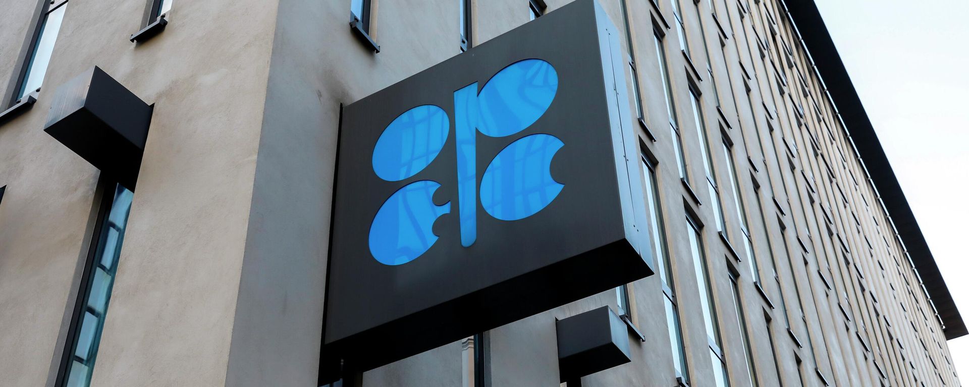 The logo of the Organization of the Petroleoum Exporting Countries (OPEC) is seen outside of their headquarters in Vienna, Austria, March 3, 2022. - Sputnik International, 1920, 10.09.2026