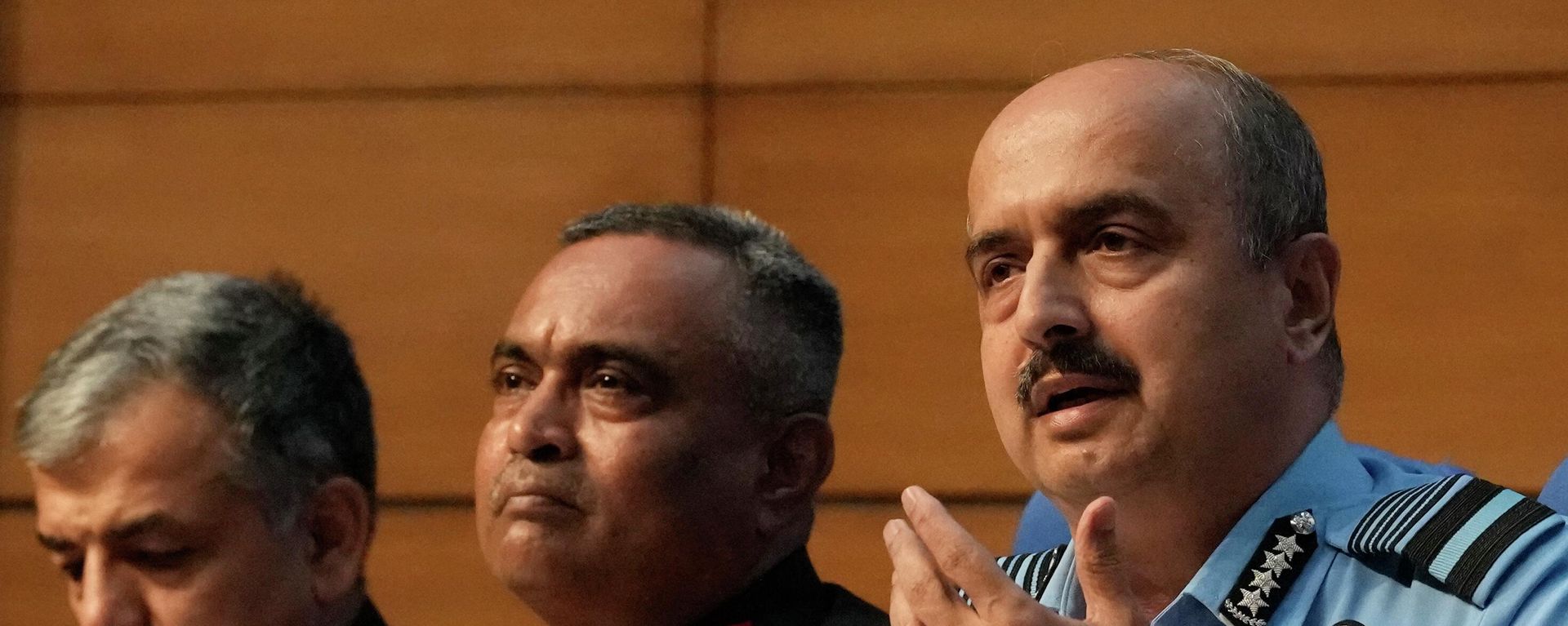 Indian Air Force Chief Air Chief Marshal V R Chaudhari speaks with Indian Army chief General Manoj Pande seated beside him during the launch of Agnipath Scheme, in New Delhi, Tuesday, June 14, 2022. Indian Air Force Chief Air Chief Marshal V R Chaudhari speaks with Indian Army chief General Manoj Pande seated beside him during the launch of Agnipath Scheme, in New Delhi, Tuesday, June 14, 2022. - Sputnik International, 1920, 04.10.2022