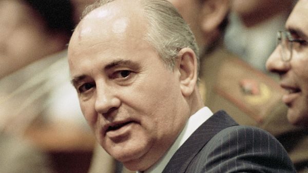 On this April 1, 1989 file photo Soviet leader Mikhail Gorbachev pointing at a photographer during his official visit to Cuba in Havana, Cuba. - Sputnik International