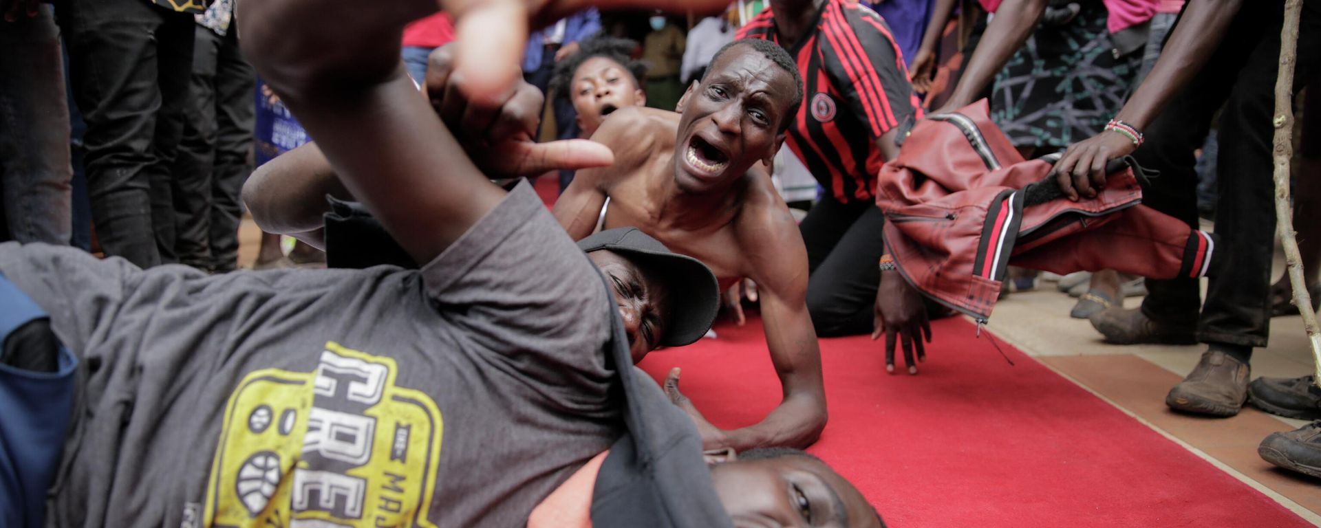 Supporters of presidential candidate Raila Odinga react as he arrives at his campaign headquarters after submitting a petition at the Supreme Court in Nairobi, Kenya Monday, Aug. 22, 2022 - Sputnik International, 1920, 31.08.2022