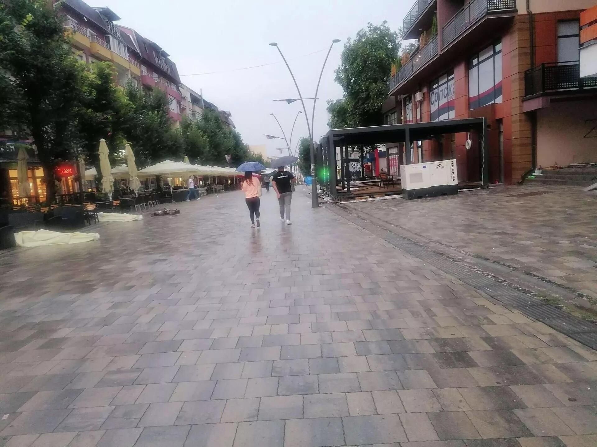 Empty promenade in Kosovska Mitrovica - Sputnik International, 1920, 31.08.2022